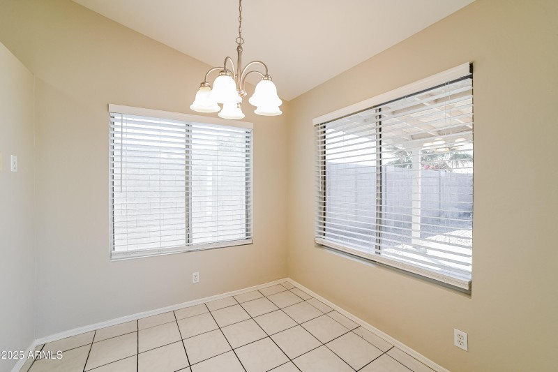 1004649.1021 W MESQUITE AVE - Dining Roo