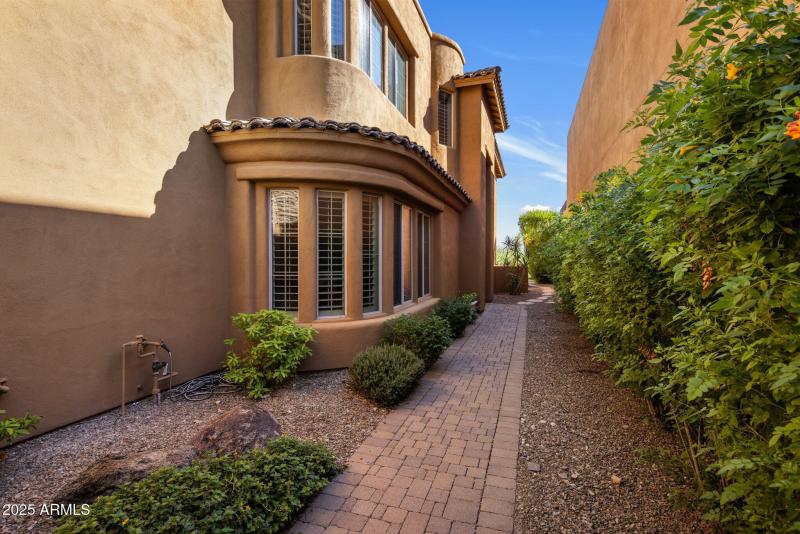 28-web-or-mls-D46A9898 copy