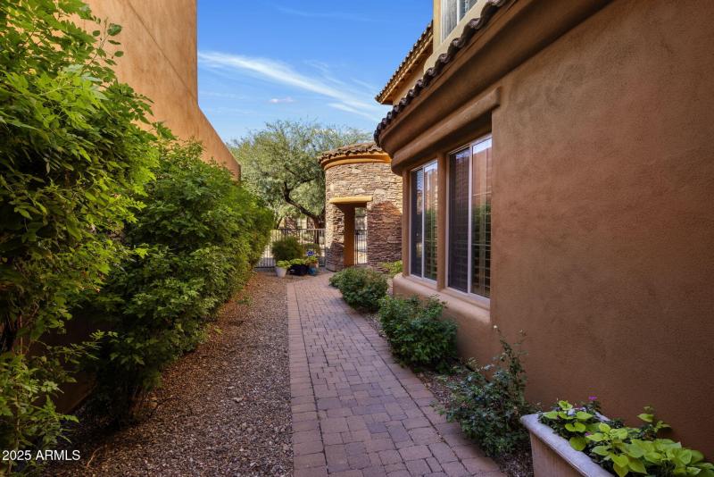 30-web-or-mls-D46A9912 copy