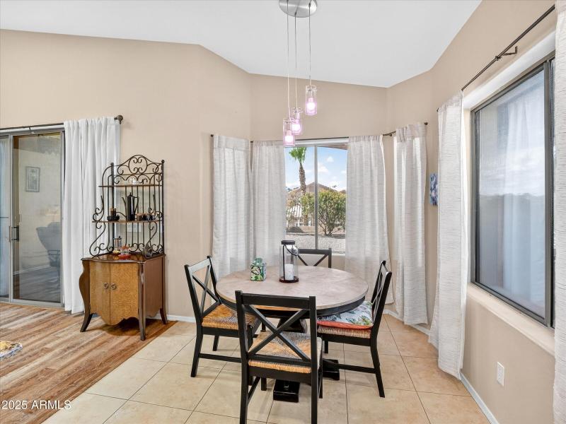 04-17132 E Hillcrest Dr-4