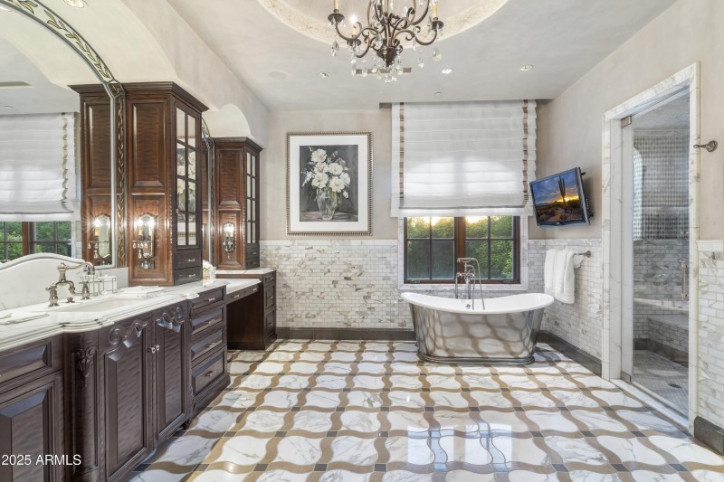 105_Primary Bathroom