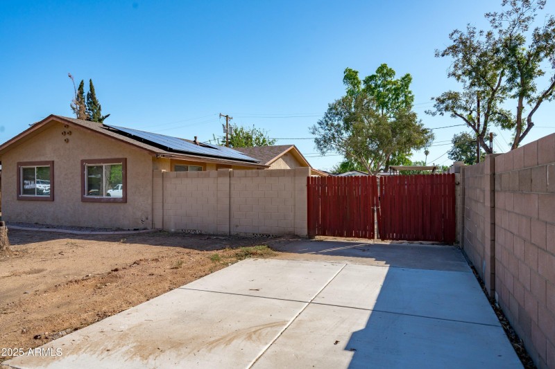 03-Large Gated RV Parking