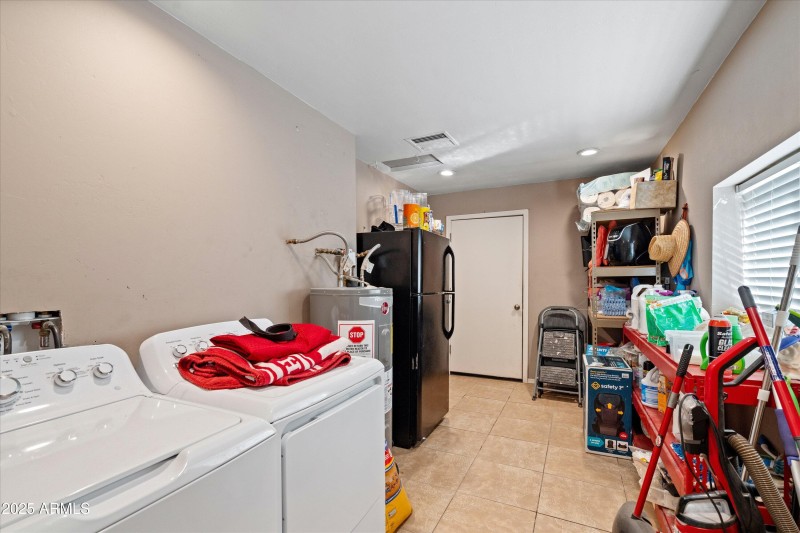 24-Large Laundry Room_Pantry