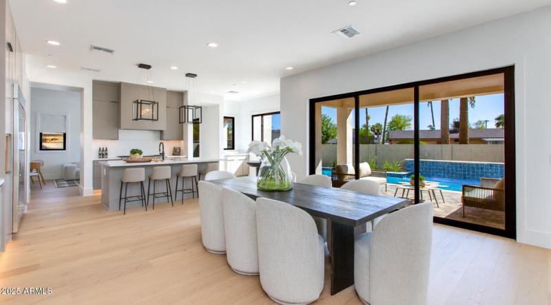 Malcomb - Dinning & Pool