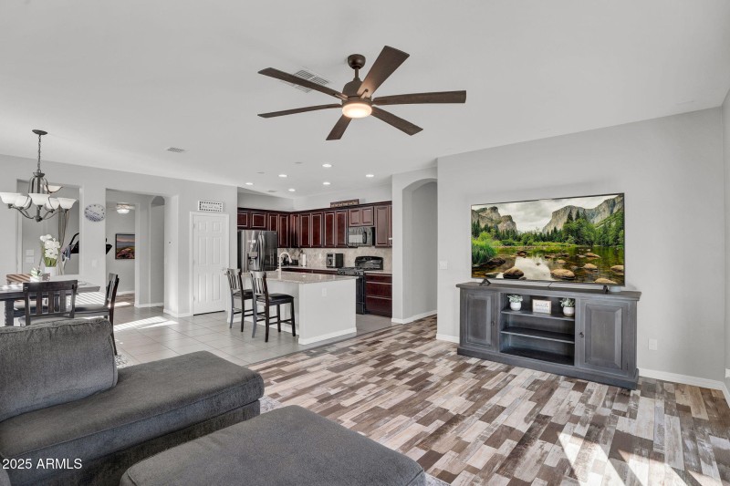 6-web-or-mls-489 W Flame Tree Ave-7