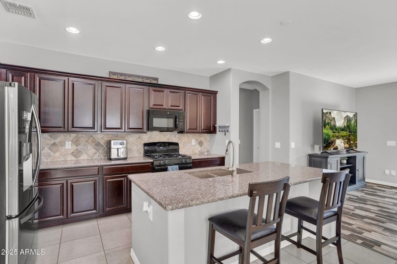 8-web-or-mls-489 W Flame Tree Ave-11