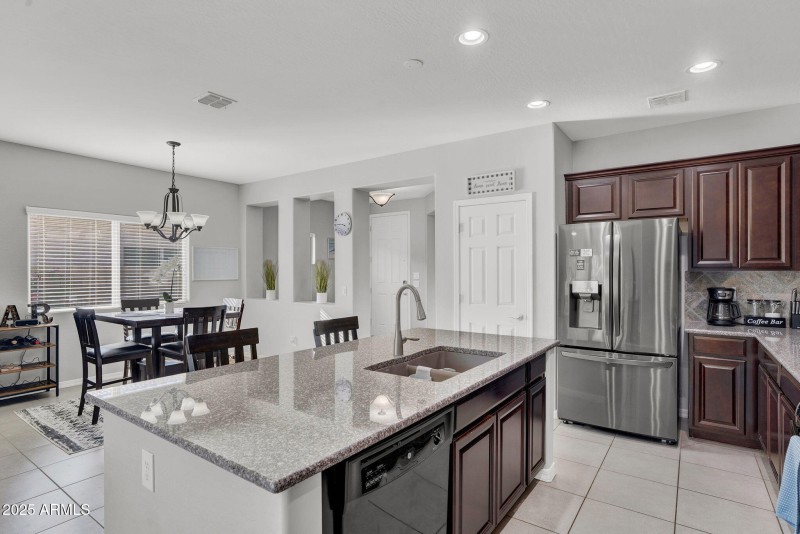 12-web-or-mls-489 W Flame Tree Ave-12