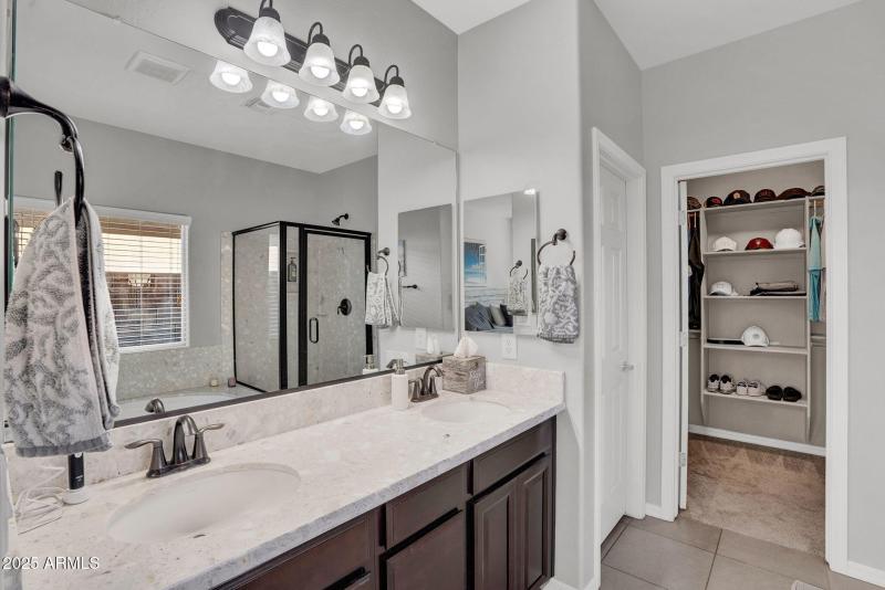 22-web-or-mls-489 W Flame Tree Ave-19