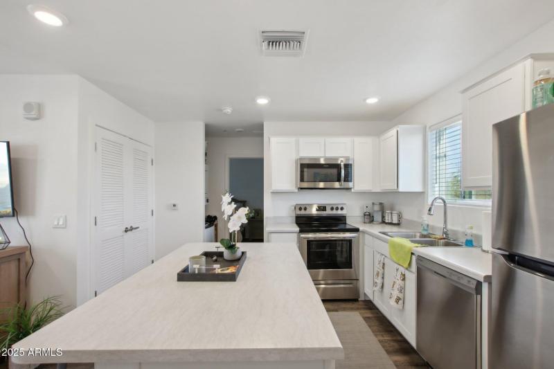 12945 W Greenway Rd L102-005