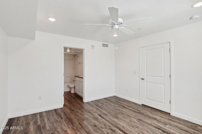 12945 W Greenway Rd h108-022