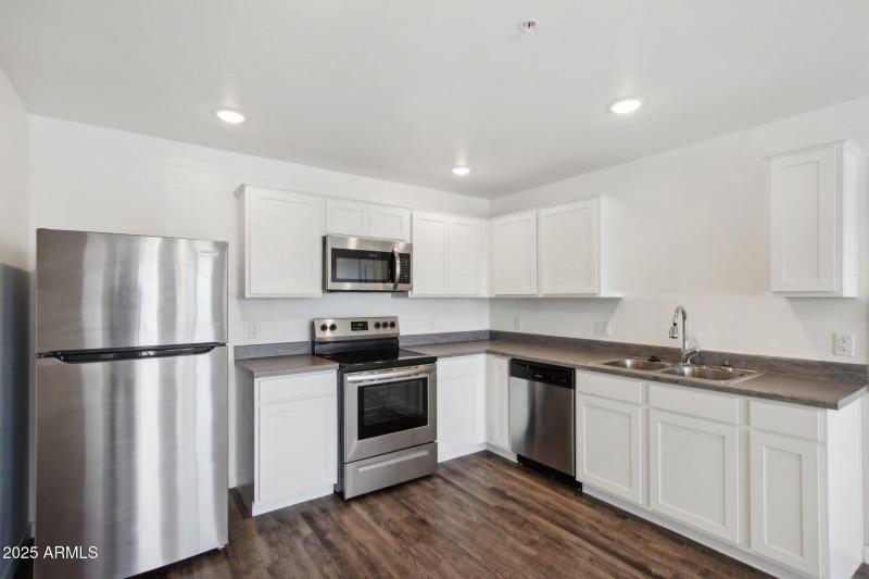 12945 W Greenway Rd h108-009