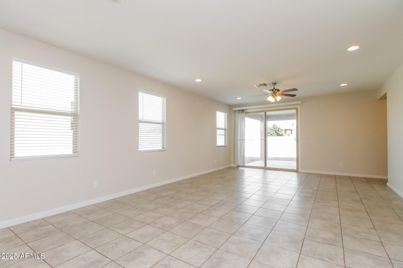 002-photo-living-room-14849471