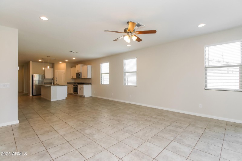 007-photo-dining-room-14849489