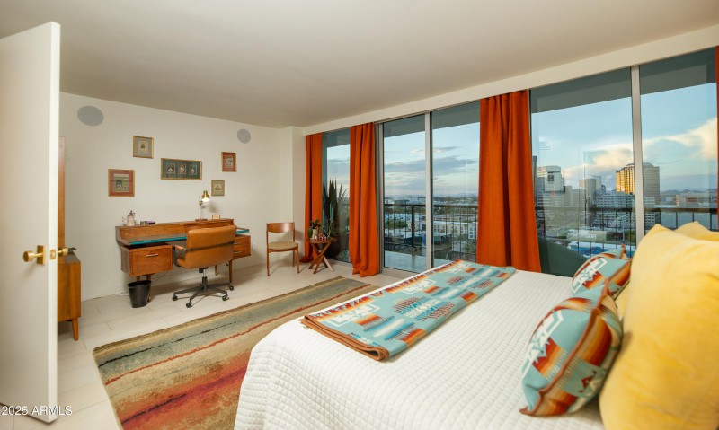 27 Primary bedroom 1a