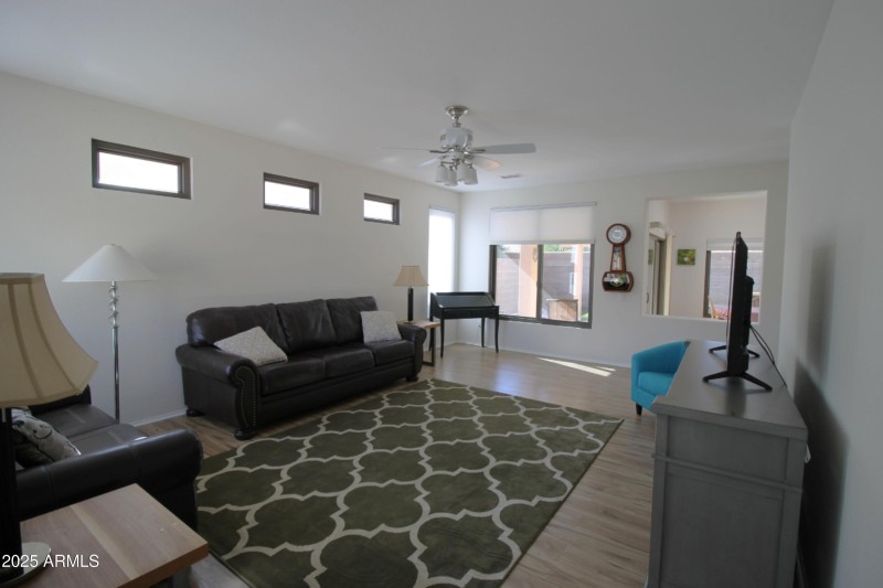 LR TOWARD BACK PATIO