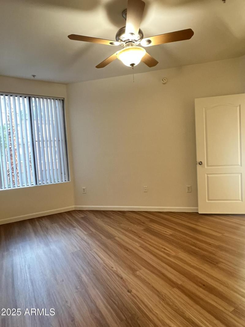 Vinyl flooring throughout