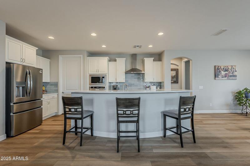 large-0199a4d1-3d13-73c5-a817-cd66bf9cc6