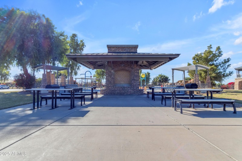 39_025_a4m_community