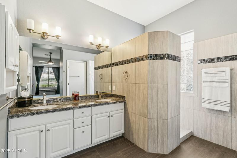 MASTER BATH w/WALK-IN SHOWER