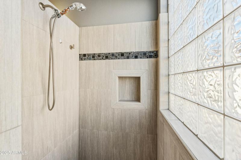 WALK-IN SHOWER