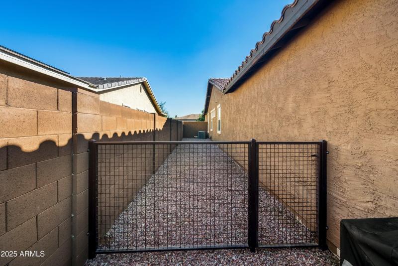 large sideyard-dog run