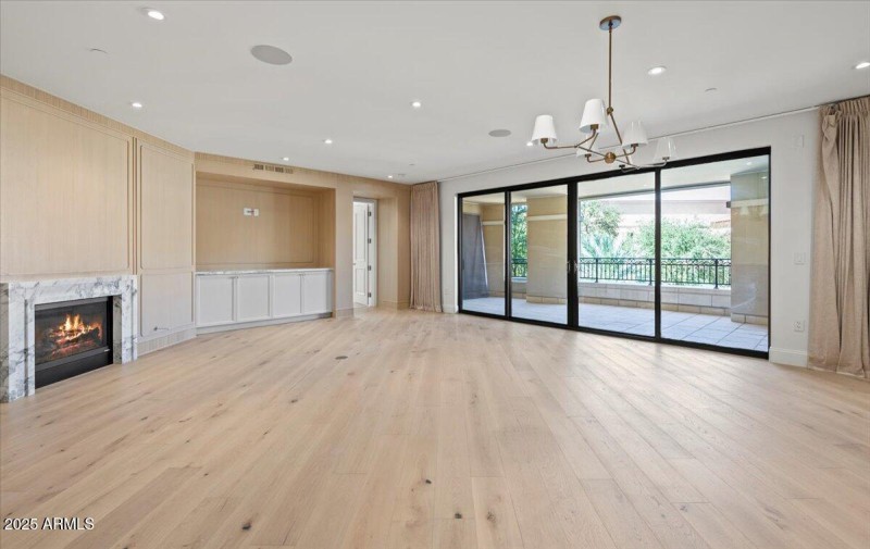 09-7181 E Camelback Rd #301 04