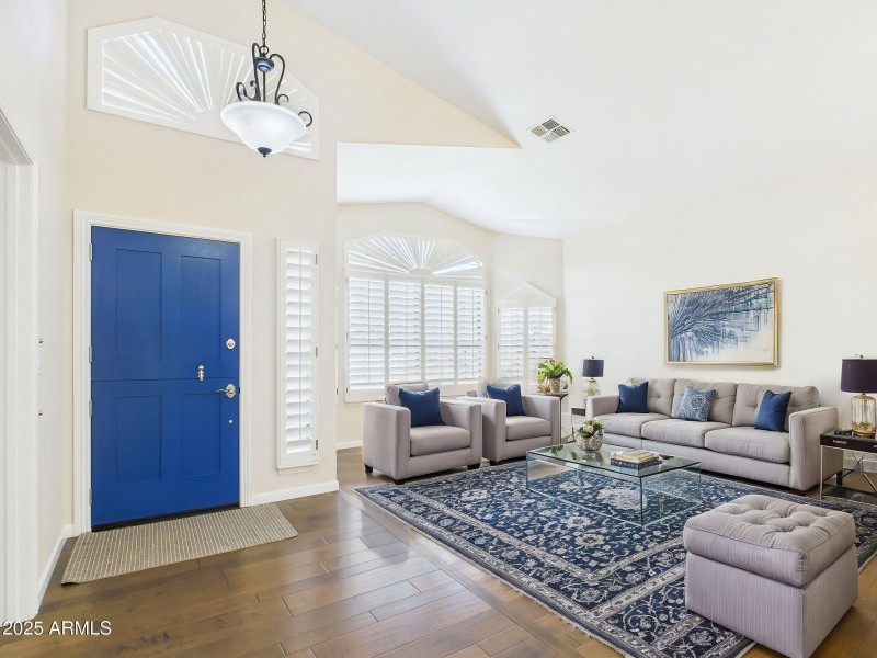 FRONT ROOM VIRTUAL STAGING