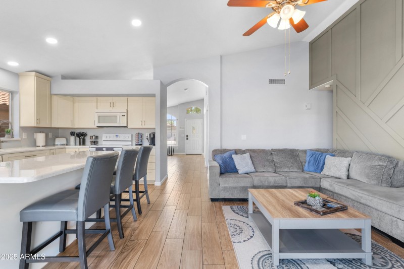 12312 W Edgemont AVE