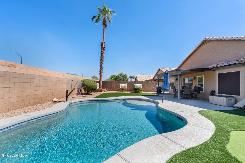 12312 W Edgemont AVE