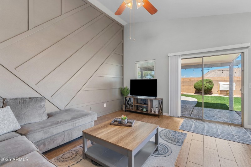 12312 W Edgemont AVE