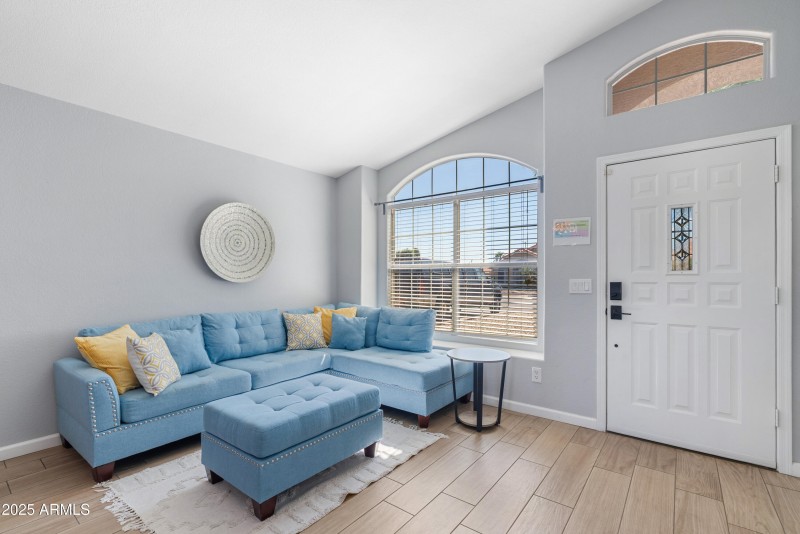 12312 W Edgemont AVE