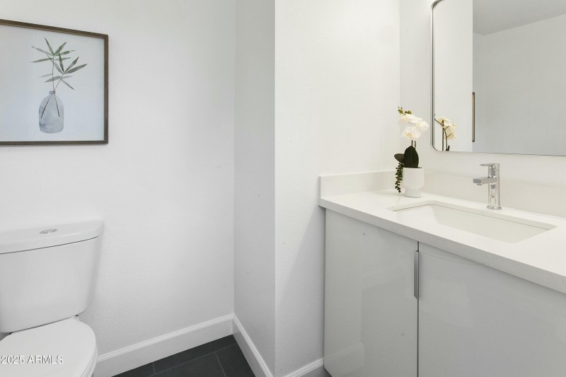 Guest Suite 1/2 Bathroom