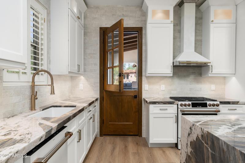 8905 E Mountain Spring Rd (17 of 52)