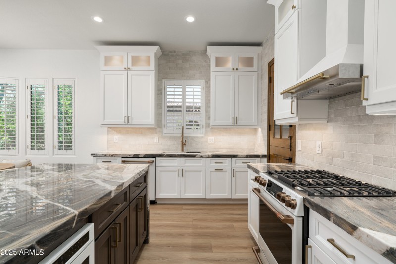 8905 E Mountain Spring Rd (18 of 52)