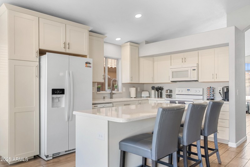 12312 W Edgemont AVE