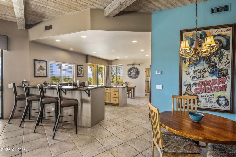 Kitchen with breakfast bar