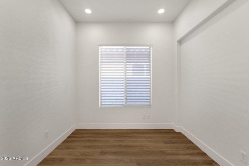 12-web-or-mls-389-w-fairway-pl