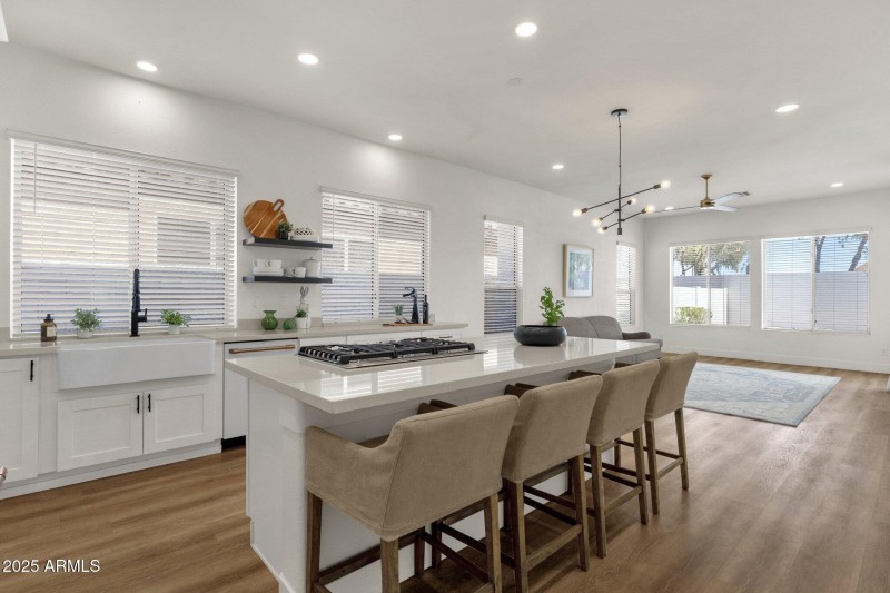 14-web-or-mls-389-w-fairway-pl