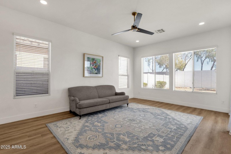 19-web-or-mls-389-w-fairway-pl