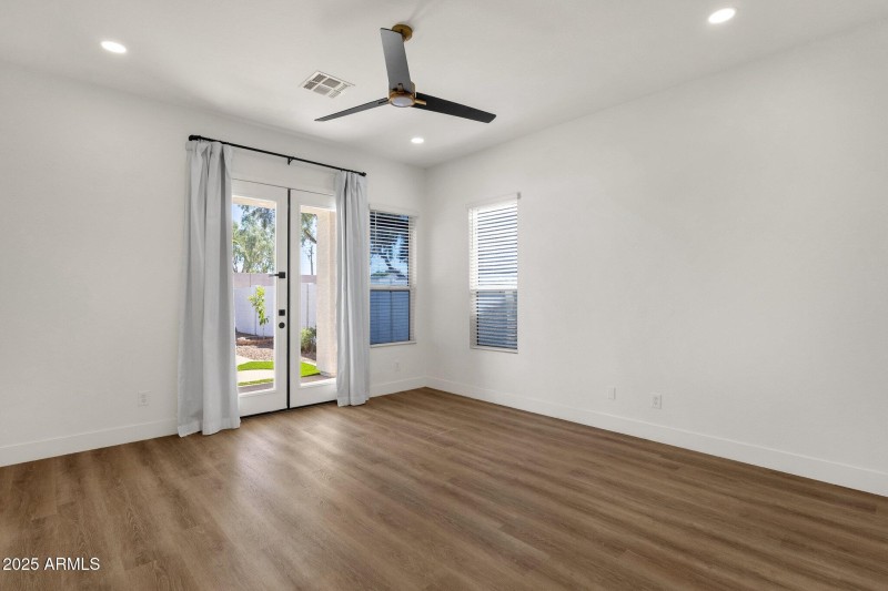 23-web-or-mls-389-w-fairway-pl