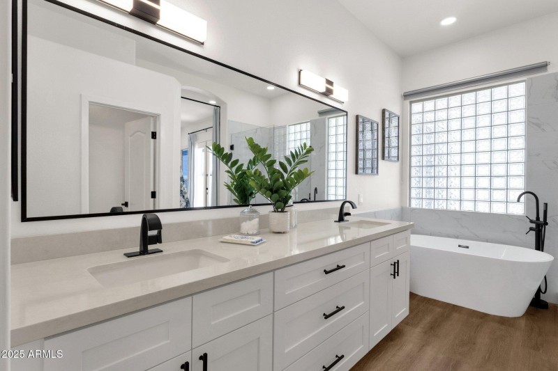 28-web-or-mls-389-w-fairway-pl