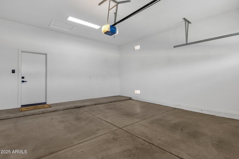 36-web-or-mls-389-w-fairway-pl