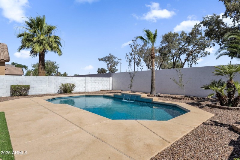 40-web-or-mls-389-w-fairway-pl