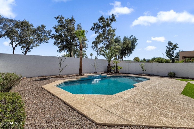 44-web-or-mls-389-w-fairway-pl