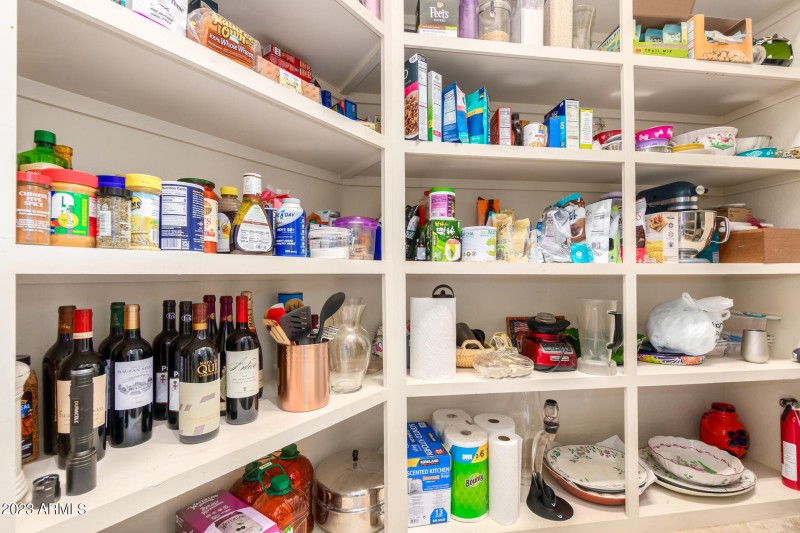 WALK IN PANTRY