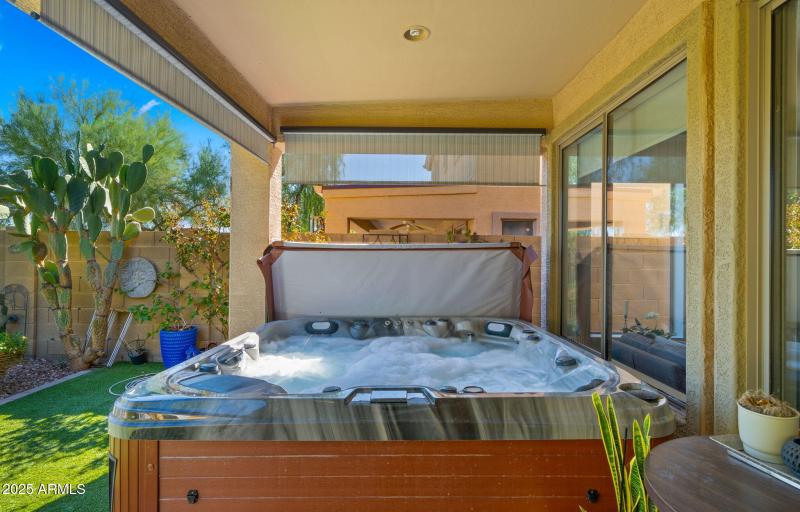 above grounf hot tub