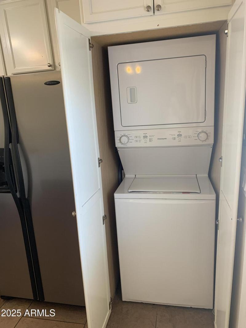 Washer/Dryer included