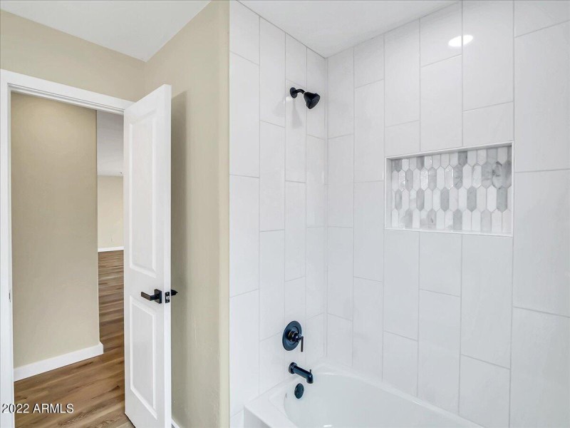 12-8637 E Mulberry St-12