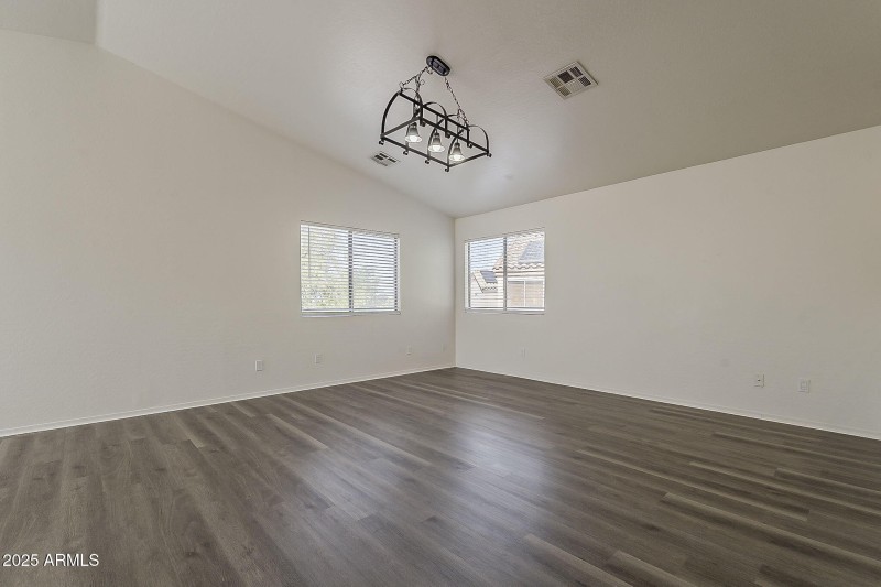 25-web-or-mls-Lush Vista-25