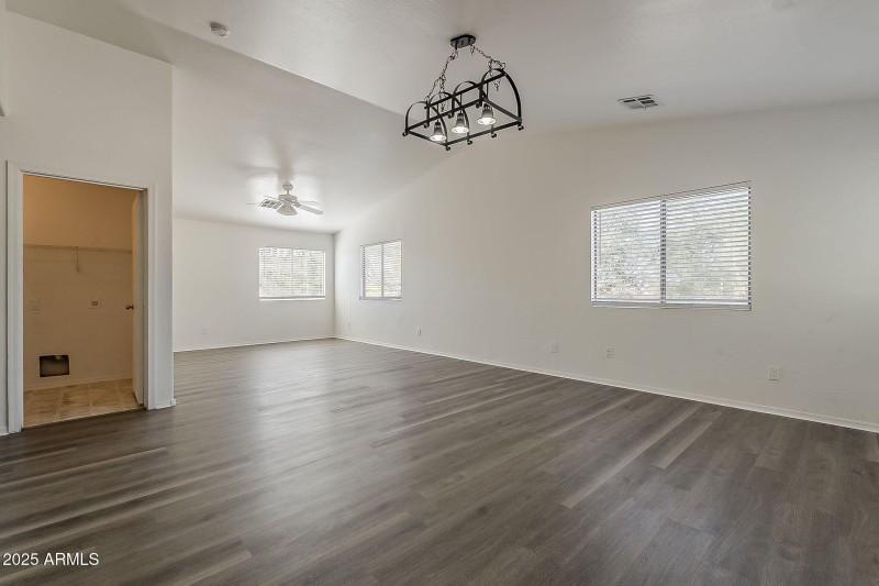 26-web-or-mls-Lush Vista-26